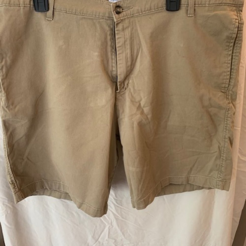 SADDLEBRED KHAKI SHORTS